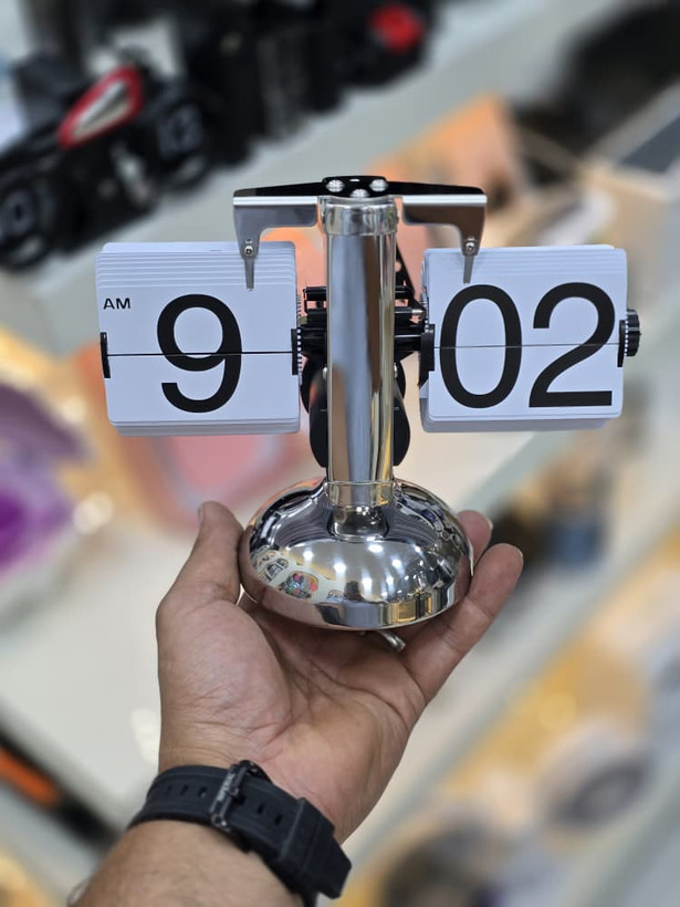 ساعت رومیزی ورقهای Flip Clock