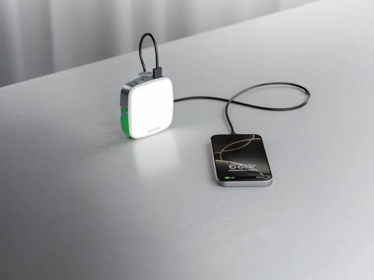 چراغ LED خورشیدی گرین لاین مدل Lumenix با پاور بانک ۲۰۰۰ میلیآمپر
