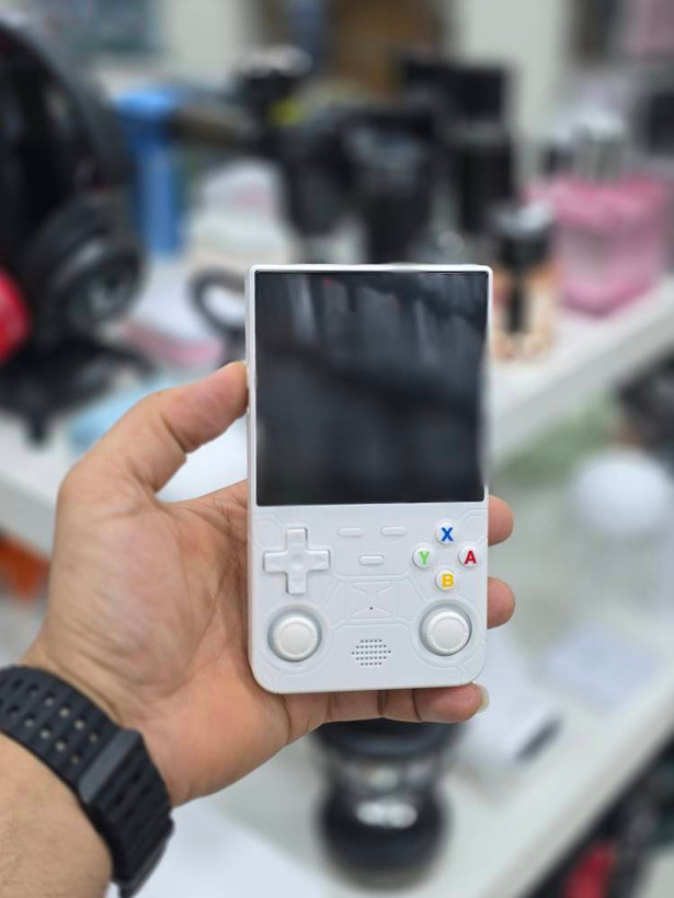 کنسول بازی دستی R36 Ultra Retro با صفحهنمایش ۵.۱ اینچی