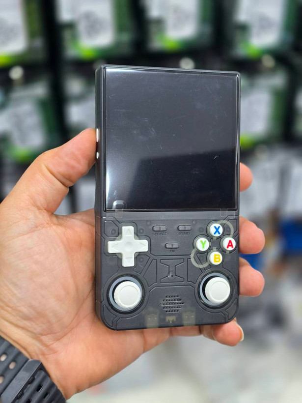 کنسول بازی دستی R36 Ultra Retro با صفحهنمایش ۵.۱ اینچی